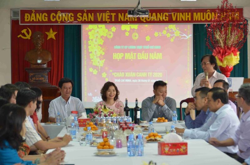 Ông Trần Anh Vũ – Tổng Giám Đốc đại diện Công ty cổ phần Lương thực TP.HCM chúc tết Tổng công ty Lương thực miền Nam.