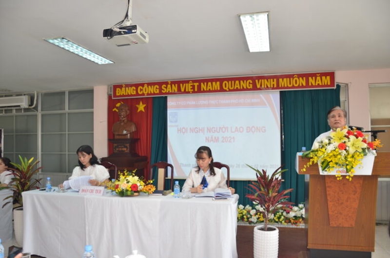 Ông Trần Anh Vũ – Thành viên Hội đồng quản trị, Tổng Giám đốc Công ty thông qua chương trình Hội nghị người lao động năm 2021