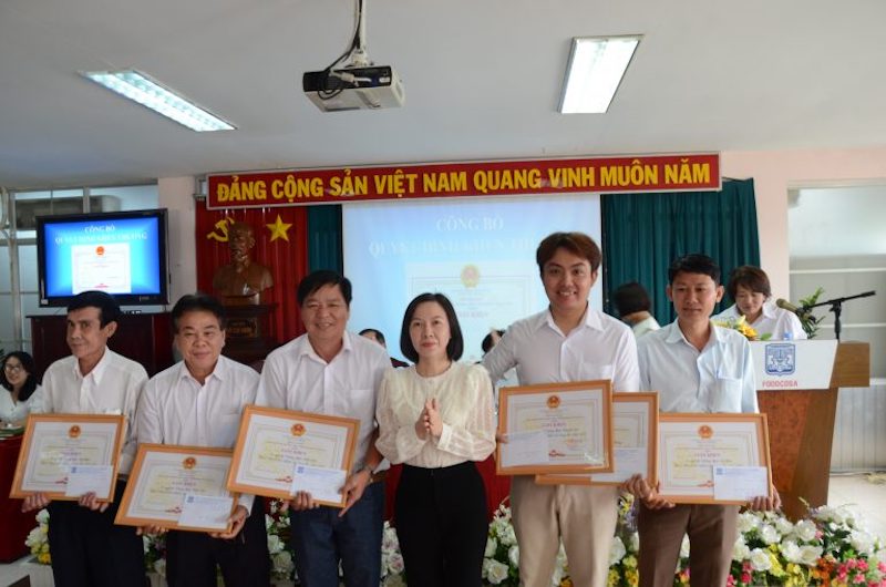 Ảnh: Đại diện tập thể, cá nhân nhận biểu dương, khen thưởng tại Hội nghị