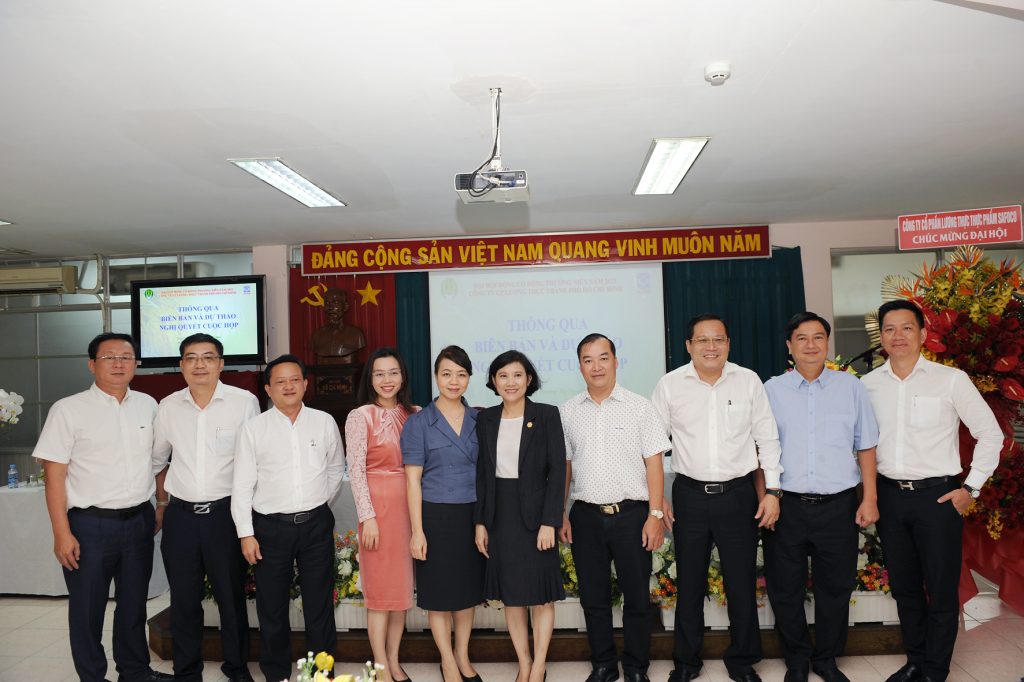 HĐQT, Ban điều hành chụp ảnh cùng lãnh đạo Tổng công ty và Tập đoàn SOMO Việt Nam