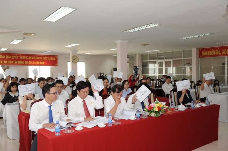 Hình: Biểu quyết tại cuộc họp