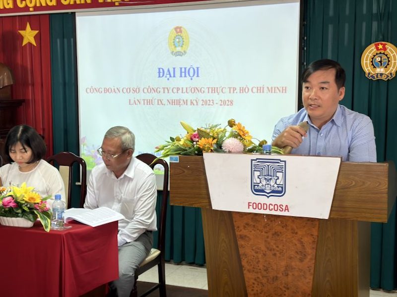 Ảnh: Đại diện Đảng ủy Công ty, đồng chí Đoàn Quang Long – Phụ trách đảng bộ, Tổng giám đốc phát biểu chỉ đạo đại hội