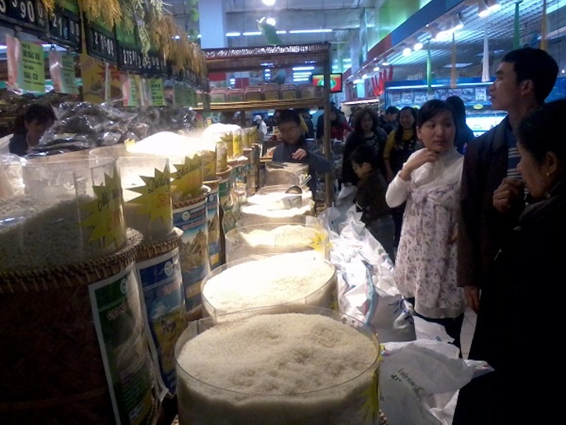 Việt Nam trúng thầu bán số lượng gạo lớn nên có thời điểm làm tăng giá gạo trong nước. Ảnh: T.Thắng.
