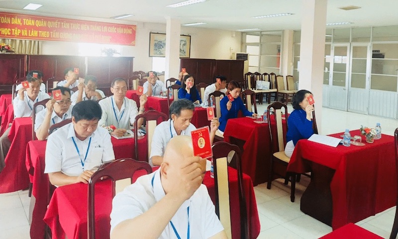 (Các đại biểu thống nhất các các chỉ tiêu Đại hội đề ra trong nhiệm kỳ 2025-2030)