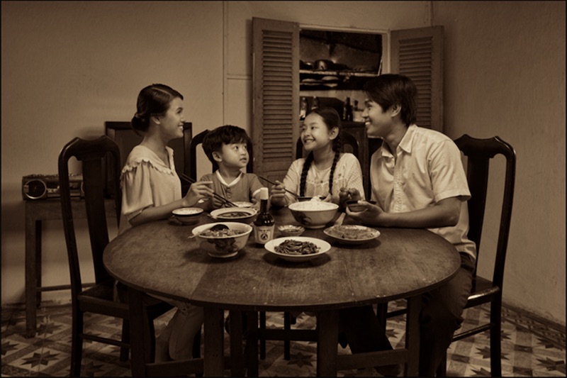 Trong bữa cơm người Việt luôn tràn ngập tiếng cười – Ảnh: Internet